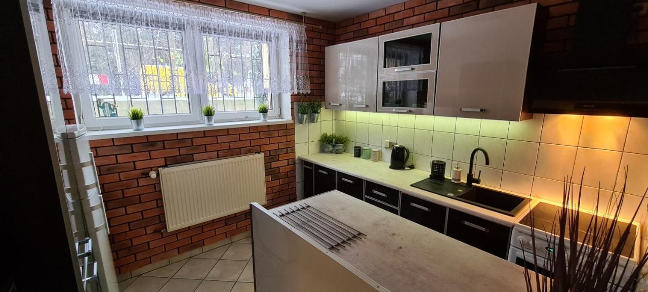 פוזנן Quiet Basement Apartment מראה חיצוני תמונה