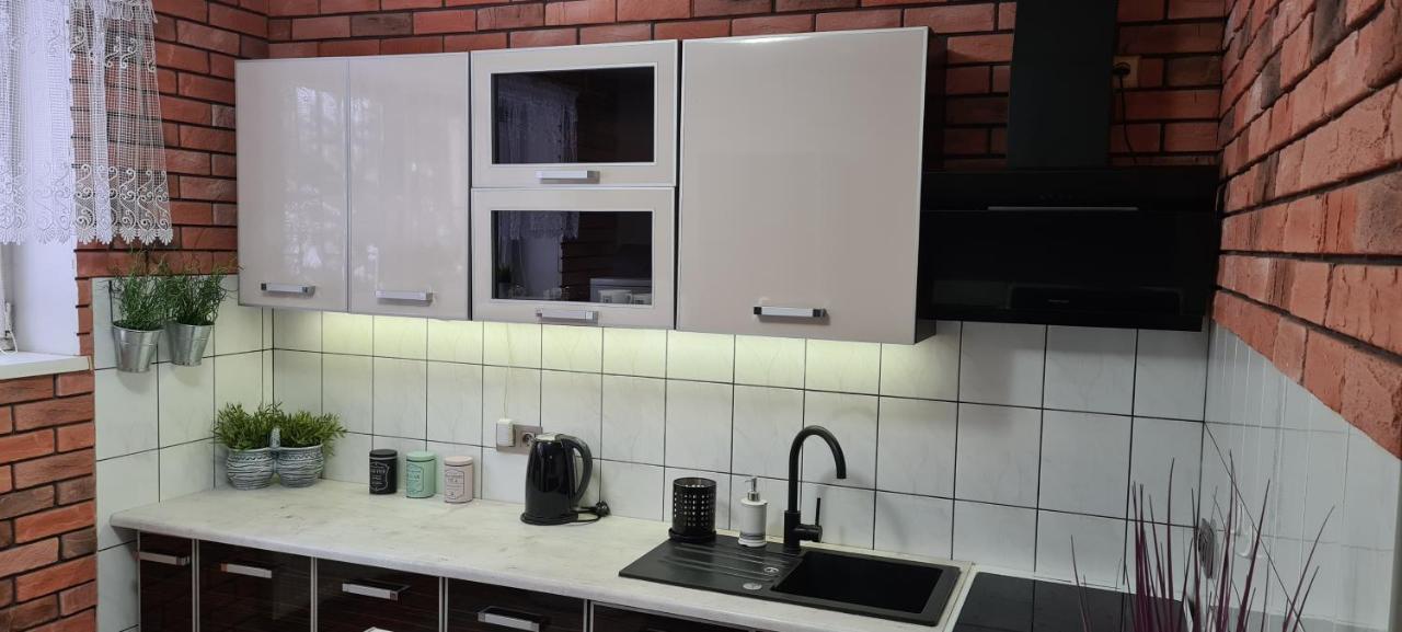 פוזנן Quiet Basement Apartment מראה חיצוני תמונה