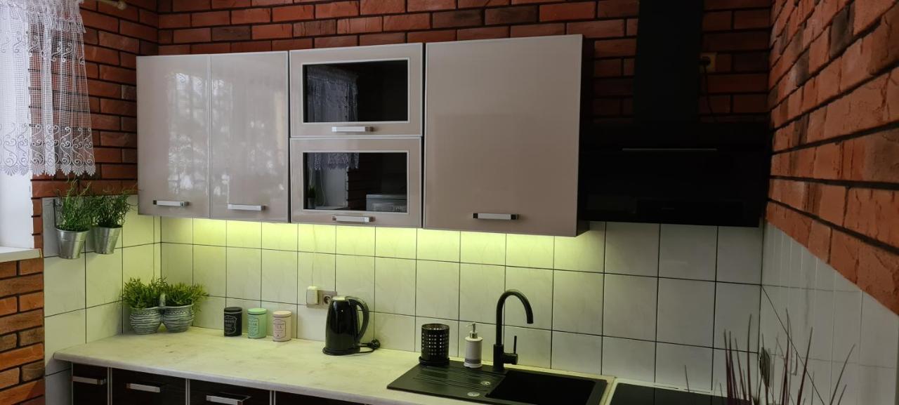 פוזנן Quiet Basement Apartment מראה חיצוני תמונה