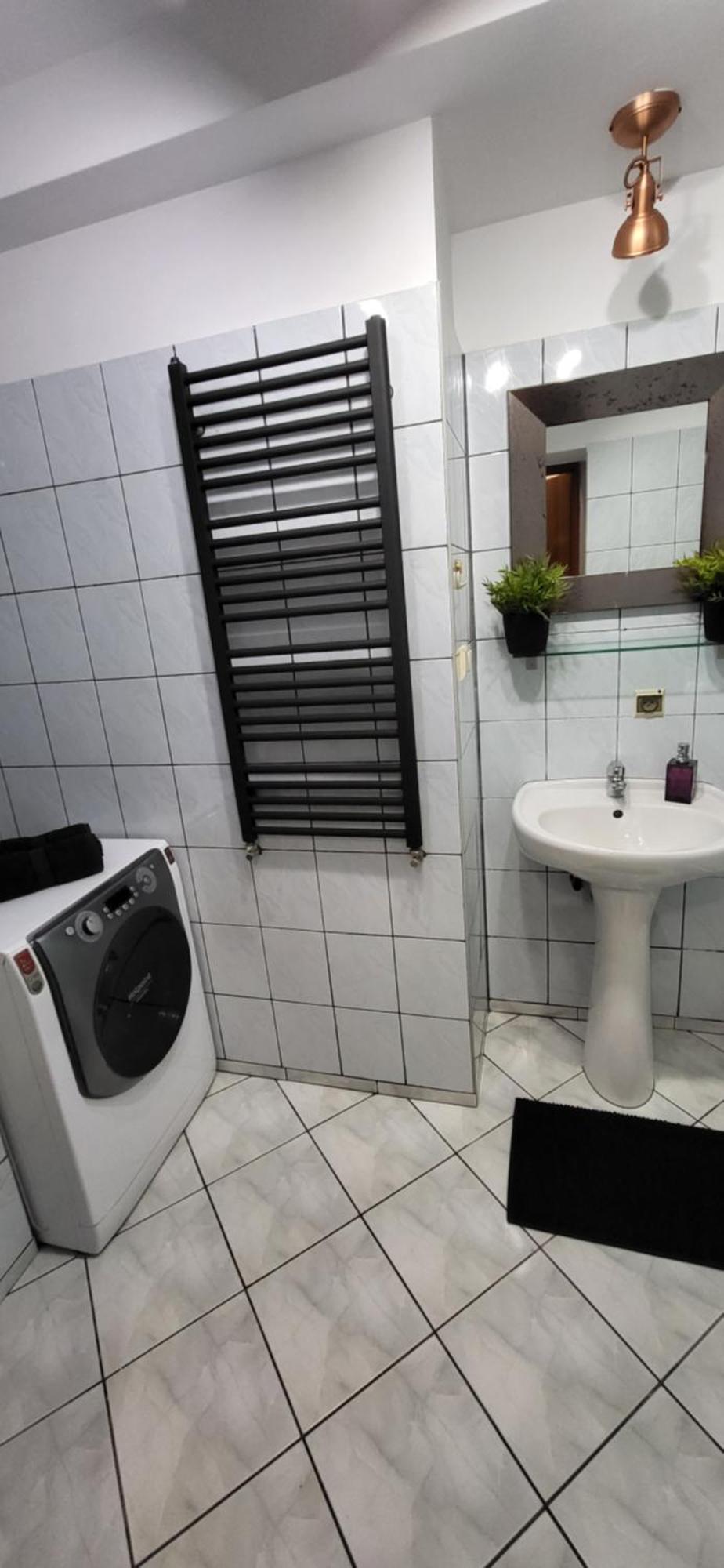 פוזנן Quiet Basement Apartment מראה חיצוני תמונה