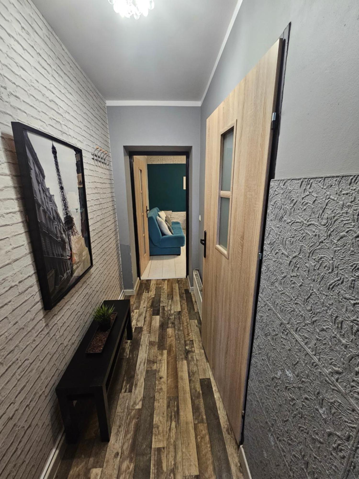 פוזנן Quiet Basement Apartment מראה חיצוני תמונה